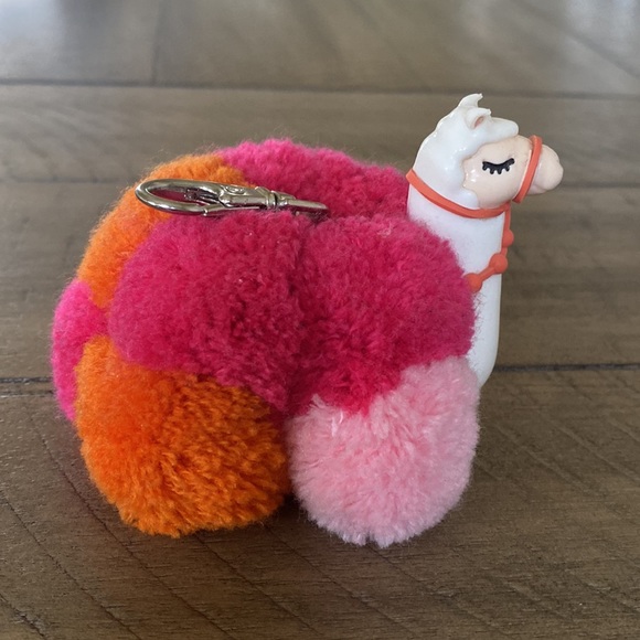 - Bath and Body Works ID and sanitizer holder llama - Picture 5 of 6